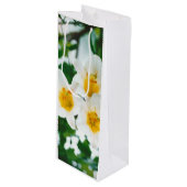 ホワイトリイ – ユリ花ユリ候補 ワインギフトバッグ (正面アングル)