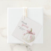 ホワイトリトルカボチャピンクボウ赤ちゃんシャワ感謝していー フェイバータグ (インサイチュ)