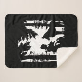 ホワイトレッドライディングフードウルフのブラックシルエット シェルパブランケット (正面(横))