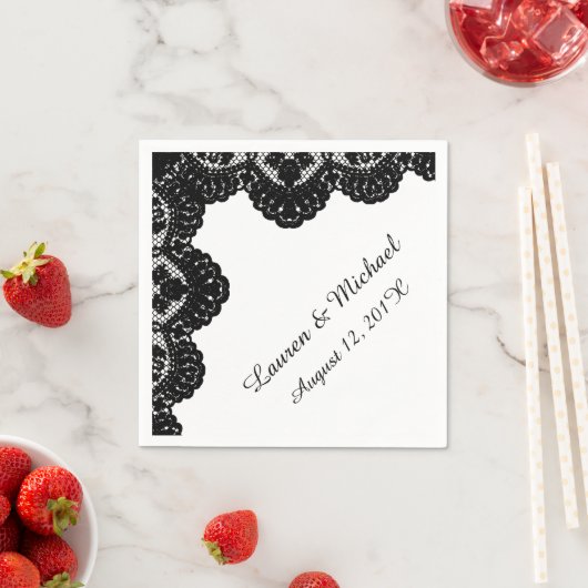 ホワイトレフェイクースに黒のレース結婚 スタンダードカクテルナプキン (インサイチュ)