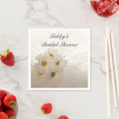 ホワイトレースとデイジーブライダルシャワー スタンダードカクテルナプキン (インサイチュ)