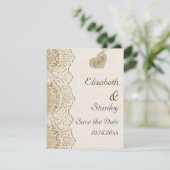 ホワイトレースとハートのバーラップ結婚式の日付を保存 招待状 (スタンド正面)