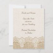 ホワイトレースとハートのバーラップ結婚式の日付を保存 招待状 (裏面)