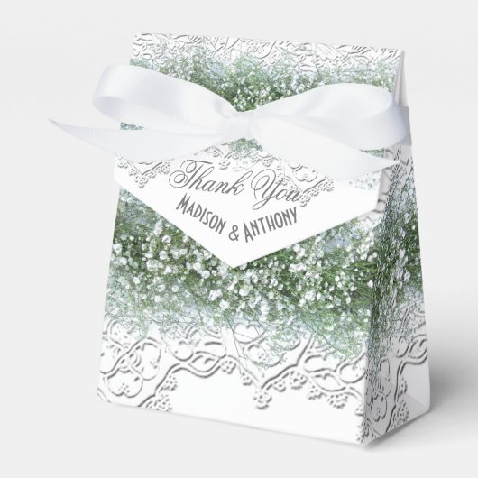 ホワイトレースとベイビーズブレスのウェディング フェイバーボックス (正面サイド)