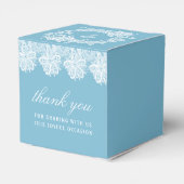 ホワイトレースオンパステルブルーバプティスキューブ フェイバーボックス (裏面サイド)