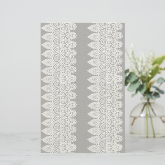 ホワイトレース型枠は黒に対して繊細縁どに作用する 便箋 (スタンド正面)