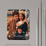 ホワイトロマンチックな書道楽しいクリスマスの写真 マグネット<br><div class="desc">ロマンチックでエレガント休日の写真のキッチンマグネット。このデザインの高度なカスタマイズを行うクリックにはカスタマイズ、「More」リンクをクリックしてフォント、サイズ、色などを変更する。</div>