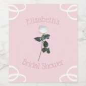 ホワイトローズの花びらピンクのブライダルシャワー ワインラベル (シングルラベル)