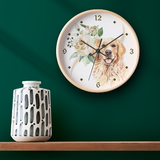 ホワイトローズブーケゴールデンレトリバードッグ ラウンド壁時計
