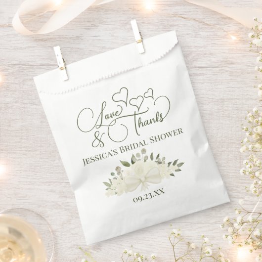 ホワイトローズブーケラブ&感謝していブライダルシャワー フェイバーバッグ (クリップ留めされた状態)