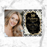 ホワイトローズ白黒ダマスク写真50誕生日 招待状<br><div class="desc">エレガントフローラ50歳のフェミニン誕生日の招待状と写真。グラム白黒デザインとフェイクグリッター金ゴールド。黒と白のダマスクパターン、バラ、スクリプトフォント、および紙吹雪を備えている。大人スタイリッシュのお祝いパーティーに最適。独自の詳細でパーソナライズどんなカスタマイズ年でもいい！印刷されたZazzle招待状または即時ダウンロードのデジタル印刷可能なテンプレート。</div>