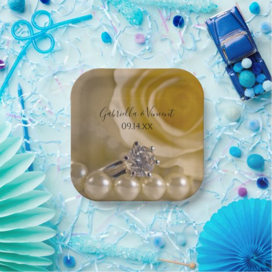 ホワイトローズ、リングや輪と結婚真珠 ペーパープレート (パーティー)