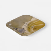 ホワイトローズ、リングや輪と結婚真珠 ペーパープレート (傾斜あり)