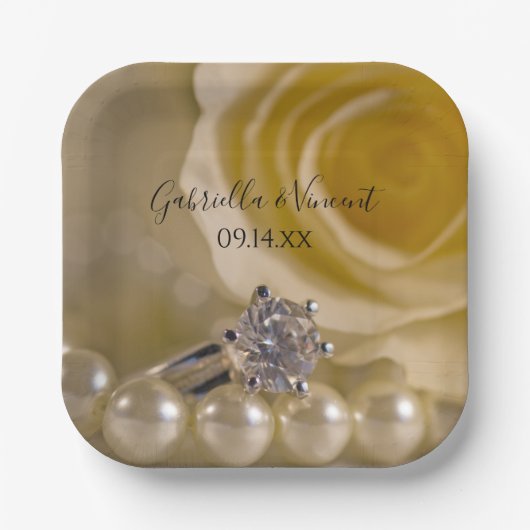 ホワイトローズ、リングや輪と結婚真珠 ペーパープレート (正面)