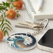 ホワイトロータス&海ウェーブ – 優雅な動き キーホルダー (正面右)