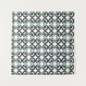 ホワイトロータス&海ウェーブ – 優雅な動き タペストリー (正面(横))