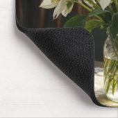 ホワイト春トリリウムスブーケインファームハウスウィンドウ マウスパッド (コーナー)