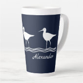 ホワイト枕のソフトネイビーサンドピアス カフェラテマグ (右アングル)