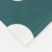 ホワイト水玉模様オンティール(緑がかった色) フリースブランケット (角)