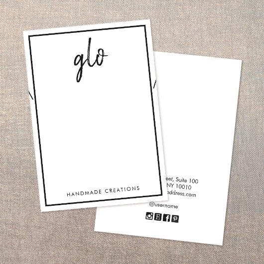 ホワイト縁どシグネチャーネックレスブレスレットディスプレイ