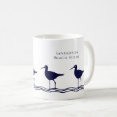 ホワイト航海のネイビーブルーサンドピアズビーチハウス コーヒーマグカップ (正面右)