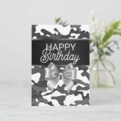 ホワイト迷彩柄&ボウハッピーバースデーデイカード 招待状 (スタンド正面)