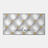 ホワイト金ゴールドダイヤモンドタフテッド名前をカスタムする デスクマット (正面)