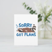 ホワイト・ごめんなプ得ランおもしろいラクーン ポストカード (スタンド正面)