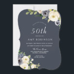 ホワイト&ネイビー花美しい50th誕生日パーティー 招待状<br><div class="desc">ホワイト&ネイビー花美しい50th誕生日パーティーの招待状また、他の招待状やコレクションがたくさんある。</div>