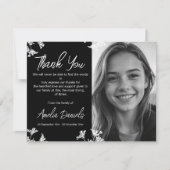 ホワイト&ブラックワイルドフラワー葬儀サンキューカード 招待状 (正面)