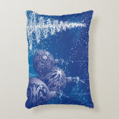 ホワイト&ミッドナイトブルークリスマスオーナメント&ツリー アクセントクッション (正面(垂直))