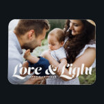 ホワイト・ラブ・アンド・ライトタイポグラフィ写真ハヌカー マグネット<br><div class="desc">愛と光 | 私たち祝のカスタマイズ可能な写真ハヌカーのマグネットとライトの喜びフェスティバル!このフェスティバルマグネットは、あなたの休日のデコお気に入りのアに個人的なtouchを追加しながら、あなたの思い出を展示することができる。レトロなはっきりしたタイポグラフィ。この写真をカスタマイズするHanukkahカードあなたの詳細を追加する。家族や友人のための理想的な贈り物、またはホリデーシーズン中の特別な瞬間を記念するおもしろいの方法。このハヌカーを忘れられないパーソナライズされたtouchで何年も喜びを楽しめ来る!</div>