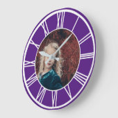 ホワイト ローマン 数字 ボーダー ロイヤル パープル フォト RD ラージ壁時計 (傾斜)