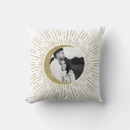 ホワイト&金ゴールドシナ日が差すことムーンフォト結婚ズ クッション (正面)