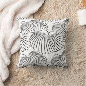 ホワコンテンポラリーイト&ブラックシーシェル装飾用クッション クッション (ブランケット)