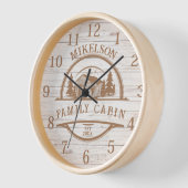 ホワパーソナライズされたイトウッドファミリーキャビン 壁時計 (傾斜)