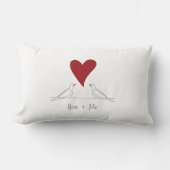 ホワパーソナライズされたイモダン・バード・イン・ラブ赤いハート ランバークッション (正面)