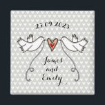 ホワパーソナライズされたイ結婚トの磁石 マグネット<br><div class="desc">愛のハートを取り付けて流れるリボンを持つ2つの美しい鳩のイラストレーション</div>