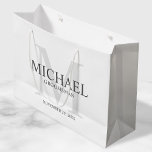 ホワ男らしイパーソナライズされたト ラージペーパーバッグ<br><div class="desc">Groomsmen抱き枕で個人用結婚touchをパーソナライズされた追加する。この抱き枕パーソナライズされたは、白い背景に結婚クラシックセリフフォントスタイルで、タイトルと日付がグレーでモノグラムの明るいグレーで背景にあるgroomsmanの名前を特徴とする。また、花婿介添人、花嫁の父、リングのベアラーのためにも最適。</div>