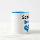 ホンジュラスにいる誰かが私を愛している ツートーンマグカップ (中央)