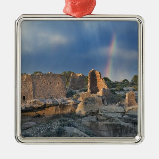 ホヴェンウィープ城、ホヴェンウィープ国立記念物 メタルオーナメント (正面)