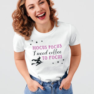 ホーカスポーカスコーヒーフォーカスパープル女性のハロウィン Tシャツ