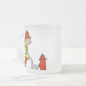 ホースのTシャツおよびギフトを持つメスの消防士 フロストグラスマグカップ (正面左)