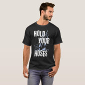 ホースを保持 ガーデナー 庭 Tシャツ (正面フル)