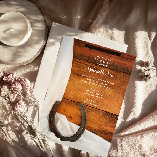 ホースシューホワイトサテンカントリーバーンブライダルシャワー 招待状