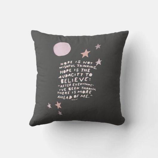 ホープ引用文 – 紫とピンクの月と星 クッション (裏面)
