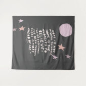 ホープ引用文 – 紫とピンクの月と星 タペストリー (正面(横))