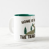 ホームはトレイルがハイキングしている場所 ツートーンマグカップ (正面左)
