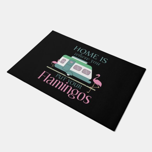 ホームイズザユアフラミンゴスキャンピンおもしろいグ ドアマット (アングル)