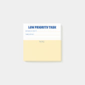 ホームオフィスの従業員の優先度の低いタスクのアラーム ポストイット (正面)